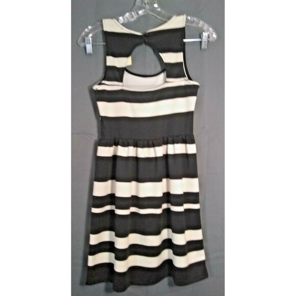 One Clothing Sheath Dress Black White Striped Sleeveless Open Back Womens Small - Picture 6 of 7